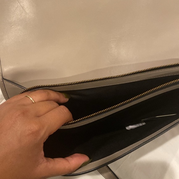 Marc Jacobs Large Madison Taupe Crossbody Shoulder Bag! - Picture 8 of 9